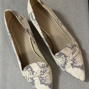 Cole Haan Women's Flats in Cream and Gray Snakeskin